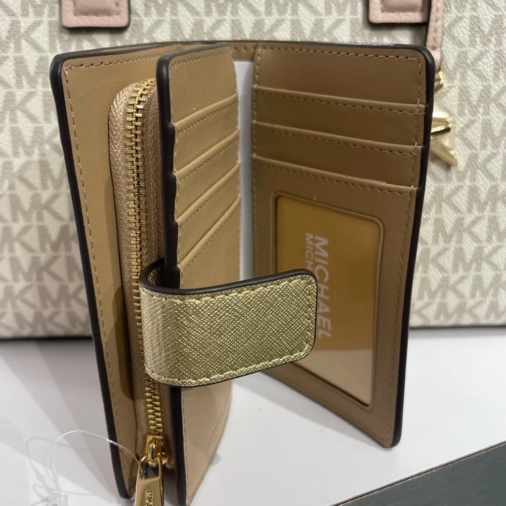 MICHAEL KORS Jet Set Md Zip CN Metallic Saffiano Leather BiFold Wallet Pale Gold